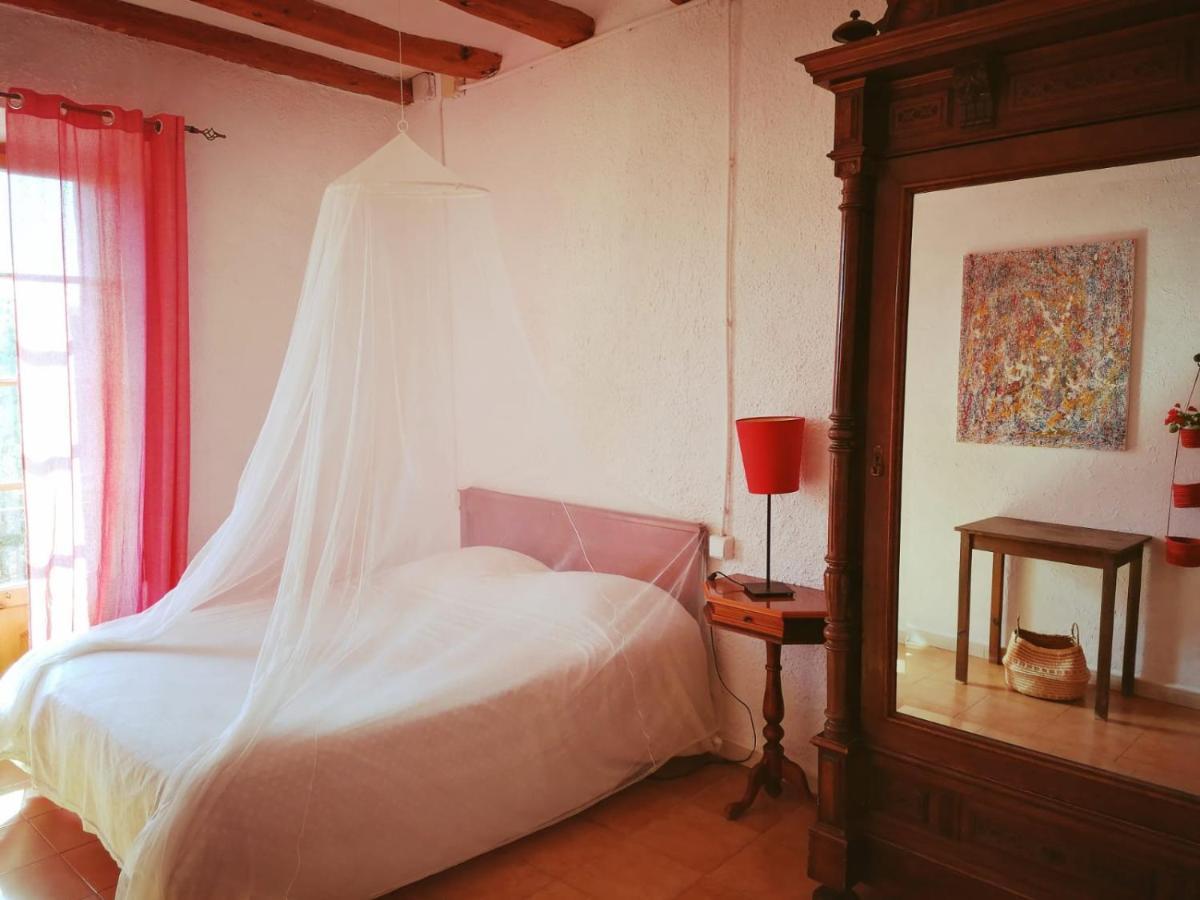 Maset Del Garraf Guest House Olesa de Bonesvalls Bagian luar foto